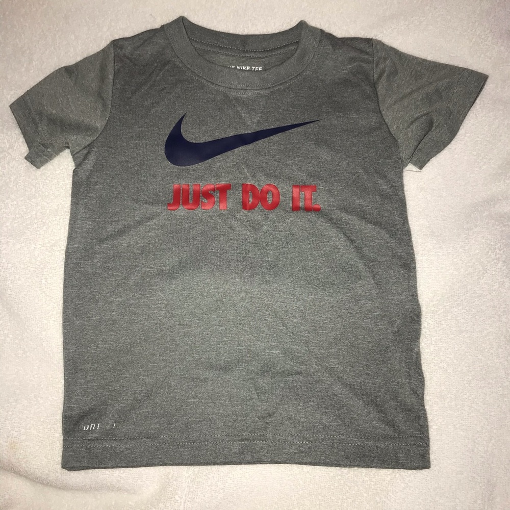 BOYS NIKE SHIRT